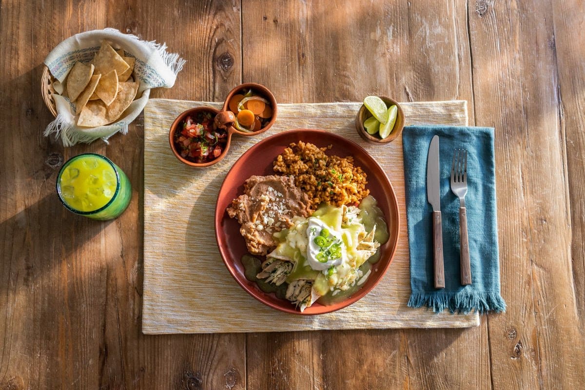 Commercial Photogrpahy of a beautifully plated meal and table setting